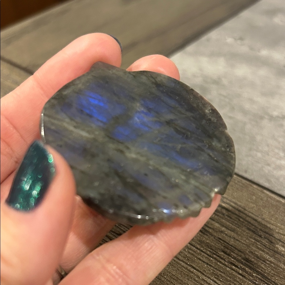 Labradorite Lion Head Crystal - Picture 6 of 6